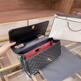 2021 neue Mode-Trend Frauen Handtaschen Top-Qualität Mode Umhängetasche weibliche Kette große Kapazität Geldbörse Schaffell Leder crossbo321q