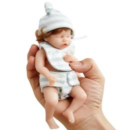 6inch 15cm Mini Reborn Baby Doll Girl Doll Full Full Corps Silicone réaliste jouet doux artificiel avec des cheveux enracinés Drop 220315351I