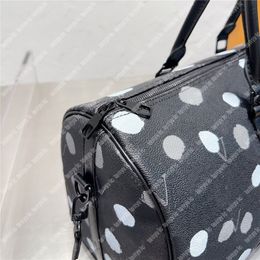 Designer Duffel Bags For Men Brand Luxury Travel Bag Graffiti Womens Luxurys Designer Bags Large Capacity Real Leather Bag Fashion331R