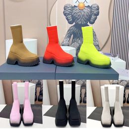 2022 Tasarımcı Kadınlar Lüks Uzun Streç Sock Boots Klasik Moda Sinek Dokunma İnce Bacak Strants Botlar Sonbahar Kış Ladys Foam Kalın Tüp Boot Ayakkabı Boyutları 35-40