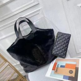 bolsa de sacola damas bolsa de peles de visita de inverno grande compra de designers de axilas bolsas de designer gulm￣o com bolsa de cadeia New Moda