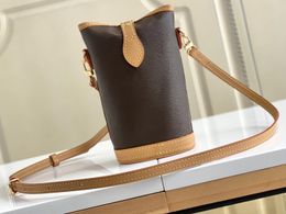 2022 New Mini Ice Cream Cylinder Shoulder Bag Crossbody bag with delicate magnet buttons for both men and women