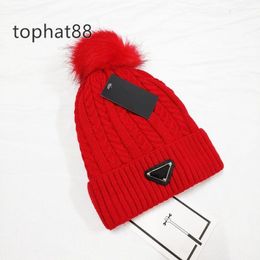 Designer Beanie Caps Bobble hats Warm Cashmere Faux Fur pom Beanies Cap Good Texture Hat for Man Woman N1