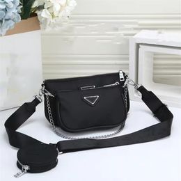 Designers 4 Colours Waist Bags Classic Style Waterproof Fanny Pack Leather Soft Fashion Cross Body Wallet Money Clip Men Black Brea224j