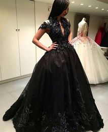 Sexy Arabic Prom Dresses Black Vintage Cap Sleeves Ruched Illusion Keyhole Lace Crystal Beads 3D Floral Evening Dress Wear Formal Party Gowns Floor Length 403