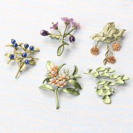 Brooches Vintage Green Vine Flower Plant Pin Tree Lotus Leaf Blueberry Cherry Bamboo Brooch Ladies Jewellery Gift