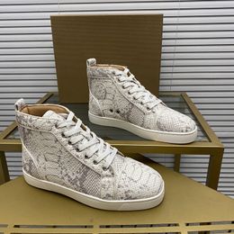 Stilvolle Herrenschuhe mit Nieten, handgefertigt aus echtem Leder, Designer-Rock-Stil, Unisex-Paar, rote Sohlen, Luxusmode, diamantbesetzte Freizeitschuhe für Damen, 00019