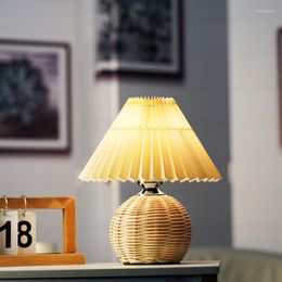 Table Lamps Vintage Pleated Lamp Rattan LED For Living Room Standing Study Bedside Desk Home Decor Light Fixture