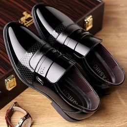 Dress Shoes 2023 For Men Set Feet Low-top Patent Leather British Glossy Single Formal Casual Chaussure Homme