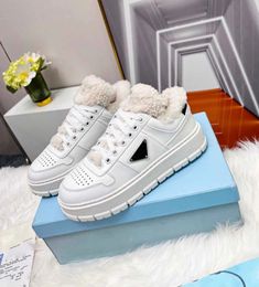 Warm Luxury Soft Shearling Sneakers Shoes Women Enamelled Metal Triangle White Black Leather Lady Comfort Lady Casual Walking EU35-41 With Box