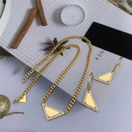 Womens Luxury Diamond Triangle Pendant Necklace For Women Designer Necklaces With Earrings Link Gold Chain Fashion Jewelry Accessories