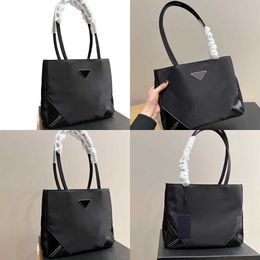Shopping Bags New Totes Triangle Nylon Tote Bag Black Totes Womens Designer Bag versatile Luxurys Handbag Fashion Woman Designers Purse Wallet 221220