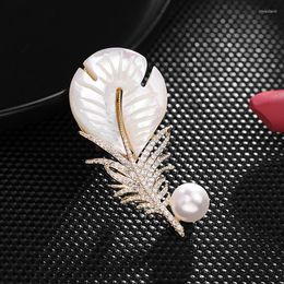 Brooches 2022 Beauty Pearl Zircon Inlaid High-grade Brooch Retro Elegance Shell Feather Pin Dress Women Accessories CZ Leaf