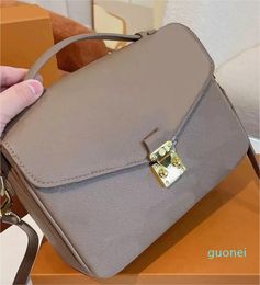 Designer-uxurys Designers bag Embossing flower pochette Women Handbag Messenger Bags Genuine Leather METIS Elegant Womens Shoulder Crossbody Bag