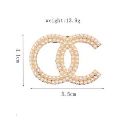 Classic Brand Luxury Desinger Pearl Brooch Famous Womens Rhinestone Double Letter Brooches Suit Pin Fashion Jewellery Clothing Decoration Accessories