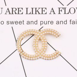 T GG Classic Brand Luxury Desinger Pearl Brooch Famous Womens Rhinestone Double Letter Brooches Suit Pin Fashion Jewellery Clothing Decoration Accessories