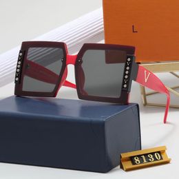 occhiali da sole di design di lusso Occhiali da sole di moda resistenti ai raggi UV occhiali da sole quadrati di designer popolari Occhiali da vista versatili casual con scatola