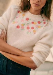 2023 Spring White Floral Embroidery Knitted Sweater Long Sleeve Round Neck Pullover Style Sweaters Tops M2D140803