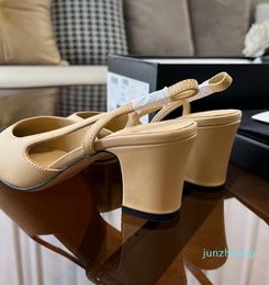 Sandálias de grife clássicas de alta qualidade feminino vestido de noiva sapatos de verão salto grosso moda cabeça redonda slides 100% couro plataforma profissional tamanho grande 552