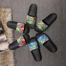 2023SS Designer Hausschuhe Gummi Slides Sandale Blüten Grün Rot Weiß Web Mode Herren Damen Schuhe Strand Flip Flops mit Blumenkasten Stern Bienen Tiger Liebe