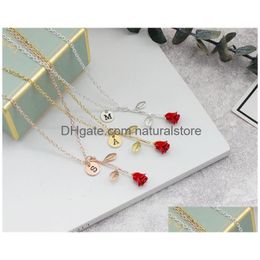 Anhänger Halsketten 3 Farben Rote Rose Blume Halskette mit Buchstaben Attraktile Legierung Aussage Netter Schmuck Bestes Geschenk für Mädchen Drop Deli Dhwup