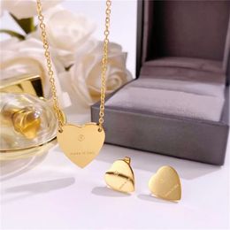 Fashion Charm Heart Shaped Necklace Designer Jewelry Set Pendant Necklaces Stud Earring Gold Silver Stainless Steel Necklace Link Chain Womens Birthday Gifts