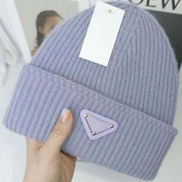 15 Colors Designer Thick Warm Winter Beanies Hat Triangle Logo Knitted Windproof Caps Sretch Soft Ski Sport Men's and Women's Brand Cap