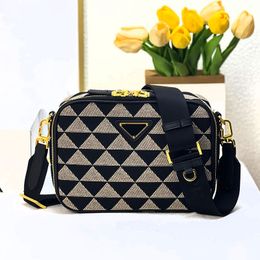 Top 7A Leather Designer Bag Men and Women Slant Bag Embroidered Fabric Classic Brand Luggage Messenger Bags 069