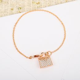 H Amulette de necklace Luxury fine Jewellery womens pendant k Gold Heart Designer van clover flower pearl heart chain Peace symbol flying saucer amulet