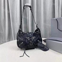 2022 Women Handbags Classic Motorcycle Bags Element Design Rivet Leather Half Crescent Le Cagole Saddle Single Shoulder Diagonal S196d