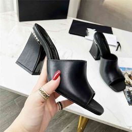 Luxury Design Sandals 2023 Channel Fashion Women Summer High Heels Leather Cross Tie Men Flat Casual Slippers 04-07