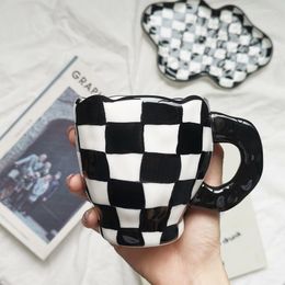 Mugs Chessboard Lattice Hand Pinch Cup Irregular Handmade Ceramic Mug Coffee Tea Milk Water Pink Girl With Tray