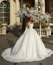 Elegante abito da ballo Abiti da sposa Appliques Bateau Senza maniche Cinghie Paillettes Perline Pizzo Increspature Celebrità Lunghezza pavimento Abiti da sposa celebrità di lusso Taglie forti