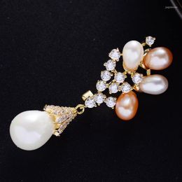 Brooches European And American Style Freshwater Pearl Medal Brooch Elegant Zircon Simple High-end Luxury Accessories Corsage