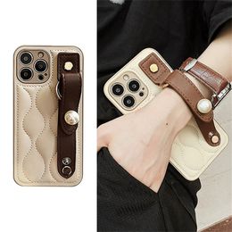 Luxury PU Leather Hand Strap Case For iPhone 14 13 12 11 Pro Max 6s 6 7 8 Plus X XS Max XR Stand Cover Crocodile Skin Pattern Hard Cases