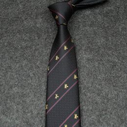 Erkekler ipek tasarımcı kravat siyah kravat kadınlar için gelinlik elbise kırmızı ve yeşil şerit çizgili kravatlar lüks nakış desen zarif eğlence parti kravat