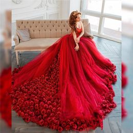 Applikationer röda blommor quinceanera klänningar långa tåg Askepottklänningar från axeln tyll blommig söt klänning vestido anos