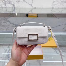 Designer Baguette Shoulder Bag For Womens Luxurys Genuine Leather Bag Crossbody Fashion Tote Bags Handbags Mens Fanny Pack Purses 2212031D
