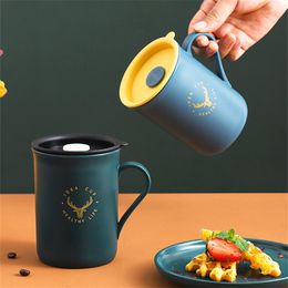 Mugs Creative Handle Plastic Tea Water Cup With Lid Portable Large Milk Tumbler Dust-Proof Cold Drink Mug Home Bathroom Mouthwash