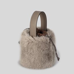 Fashion Pluffy Plush Bucket Bags Designer Women Hanbags Luxury Faux Fur Shoulder Crossbody Bag Casual Warm Winter Purses 2024