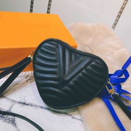 handbag designer bagLatest Dinner Make-Up Bag Ladies Heart-Shaped Crossbody Bags Fashion Calf Leather Handbag Shoulder Back Pouch Embroidered Case