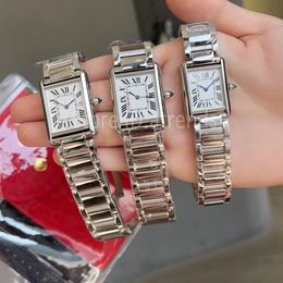 Новый топ стильный Quartz Watch Women Silver Dial Classic Design Design Design.