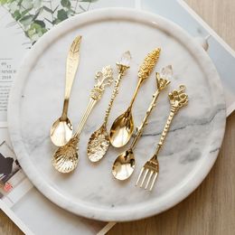 Spoons Vintage Fork Mini Royal Style Metal Gold Carved Coffee Snacks Fruit Prikkers Dessert Kitchen Tool Teaspoon Teaspoons Drop Del Smtxj