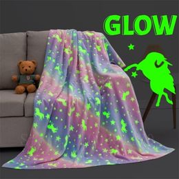 Blankets Swaddling Glow in Dark Throw Luminous Unicorns for Girls Boys Cozy Fleece Soft Plush Kids Flannel Rainbow 221103