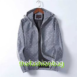 high qualityDesigner mens jacket spring and autumn windrunner tee fashion hooded sports windbreaker casual zipper jackets clothing