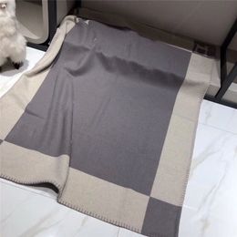 2022 new fashion Letter Fashion Designer Cashmere Blanket Soft Wool Shawl Portable Warm Plaid Sofa Bed Fleece Knitting Blankets