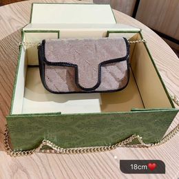 Designer messenger bag Ladies chain handbag Luxury lady clutch bags with gift box packaging Letter pattern High qualityunderarm purse