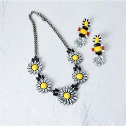 Pendant Necklaces Ins European Statement Fashion Vintage Flowers Daisy Chokers Women Necklace Punk Link Chains Floral Handmade