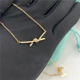 Rose Gold Knotted Necklace Female Designer Classic Bowtie Necklace Stainless Steel Belt Diamond Pendant Christmas Valentine's Day Designer Jewelry Gift