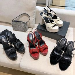 2022 designer bowknot fibbia sandali con tacchi alti da donna di lusso in pelle moda Cintura con legatura più lunga scava fuori scarpe da donna open-toed sexy sandalo rosso nero bianco taglie 35-40